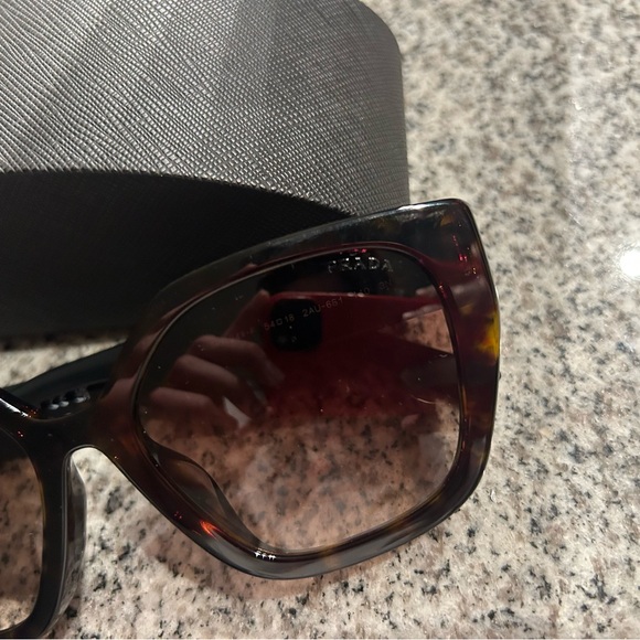Never worn Prada butterfly tortoise pattern sunglasses - Picture 2 of 7